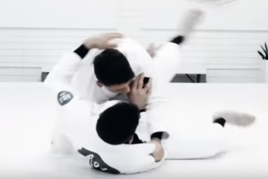 Chain Passing Knee Cut to Longstep Step 3